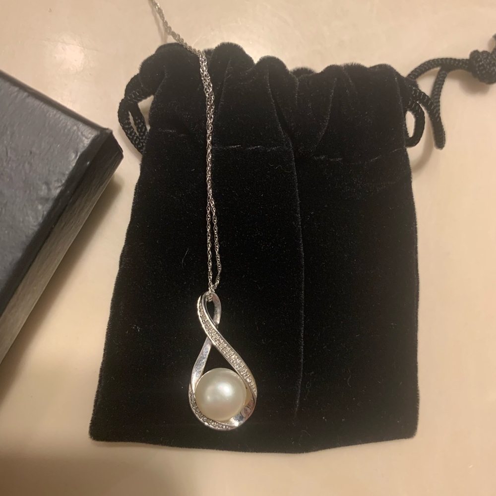 Pearl and Diamond swirl pendant necklace